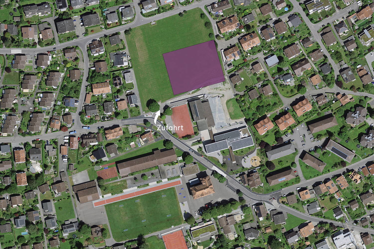 Luftaufnahme mit grober Definition der Nutzungsfläche und deren Position  
©swisstopo